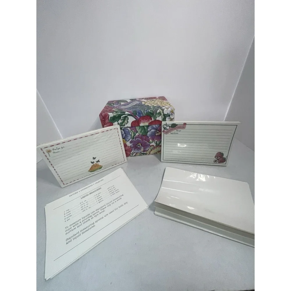 C.R. Gibson Company Recipe Box With Recipe Cards Vintage 90's Flower Cottagecore